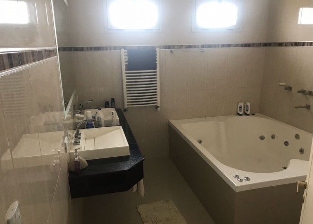 Espectacular casa 4 dorm. en Solanas 295m2