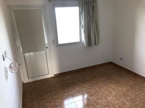 Complejo con 6 departamentos de 1 Dorm con cochera - Calle Neuquen 