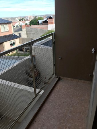 Complejo con 6 departamentos de 1 Dorm con cochera - Calle Neuquen 