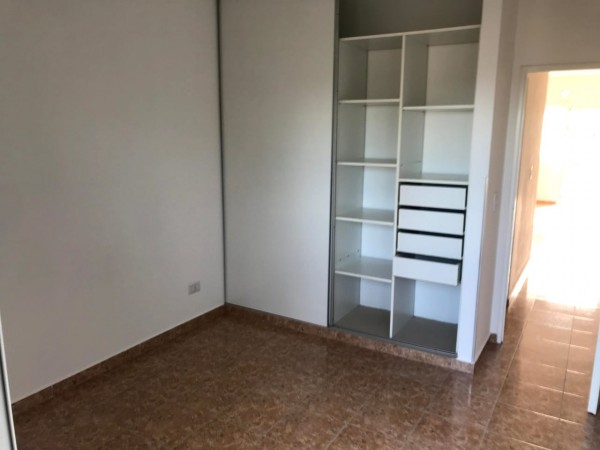 Complejo con 6 departamentos de 1 Dorm con cochera - Calle Neuquen 