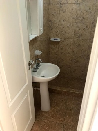 Complejo con 6 departamentos de 1 Dorm con cochera - Calle Neuquen 