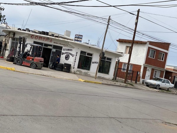 Terreno 300 M² en Excelente esquina comercial - España y Reconquista