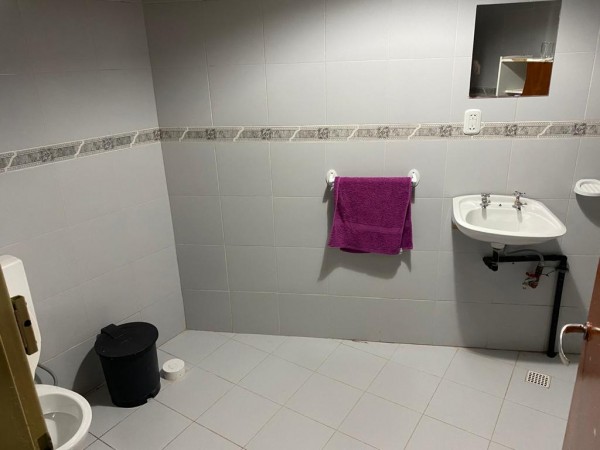 Salón 200 m² con casa de 3 dorm en excelente equina