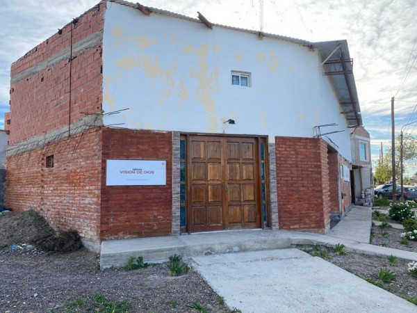 Salón 200 m² con casa de 3 dorm en excelente equina