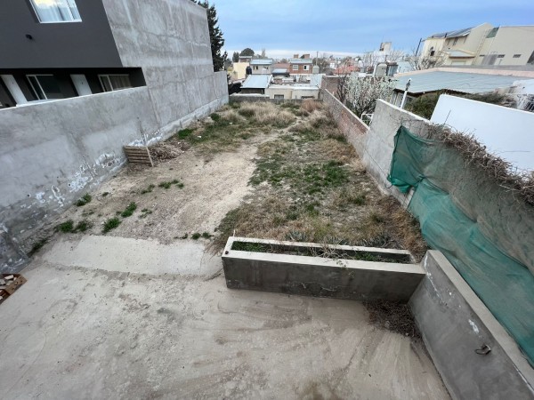 CASA 4 DORMITORIOS CON AMPLIO PATIO 