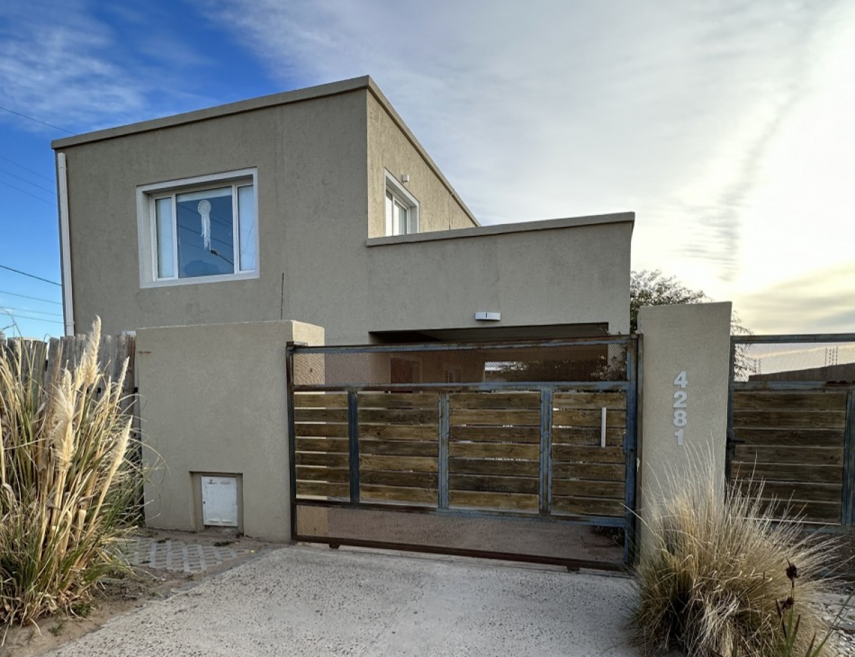 CASA 2 DORMITORIOS CON DEPTO 2 DORMITORIOS EN EL FONDO