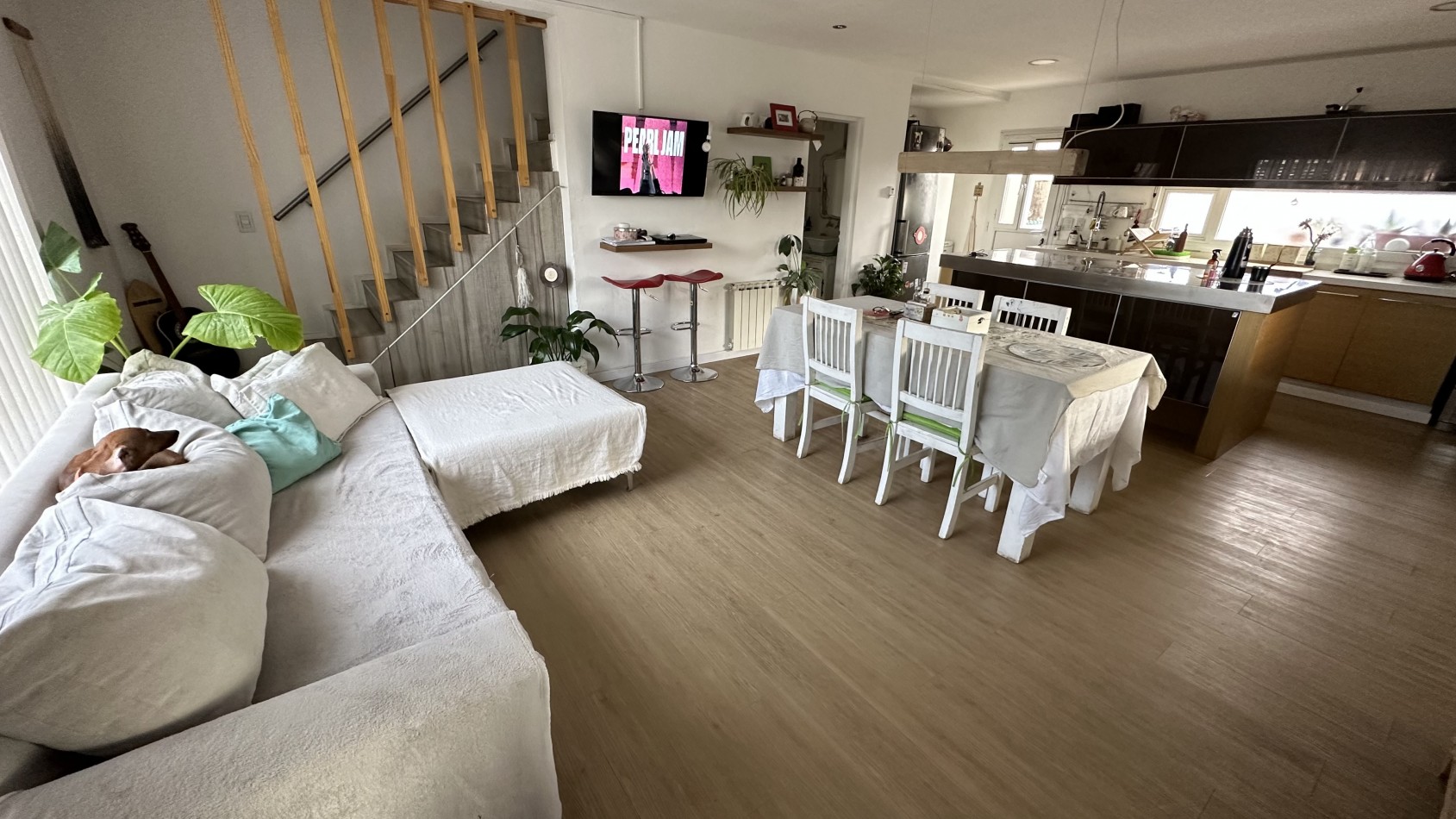 CASA 2 DORMITORIOS CON DEPTO 2 DORMITORIOS EN EL FONDO