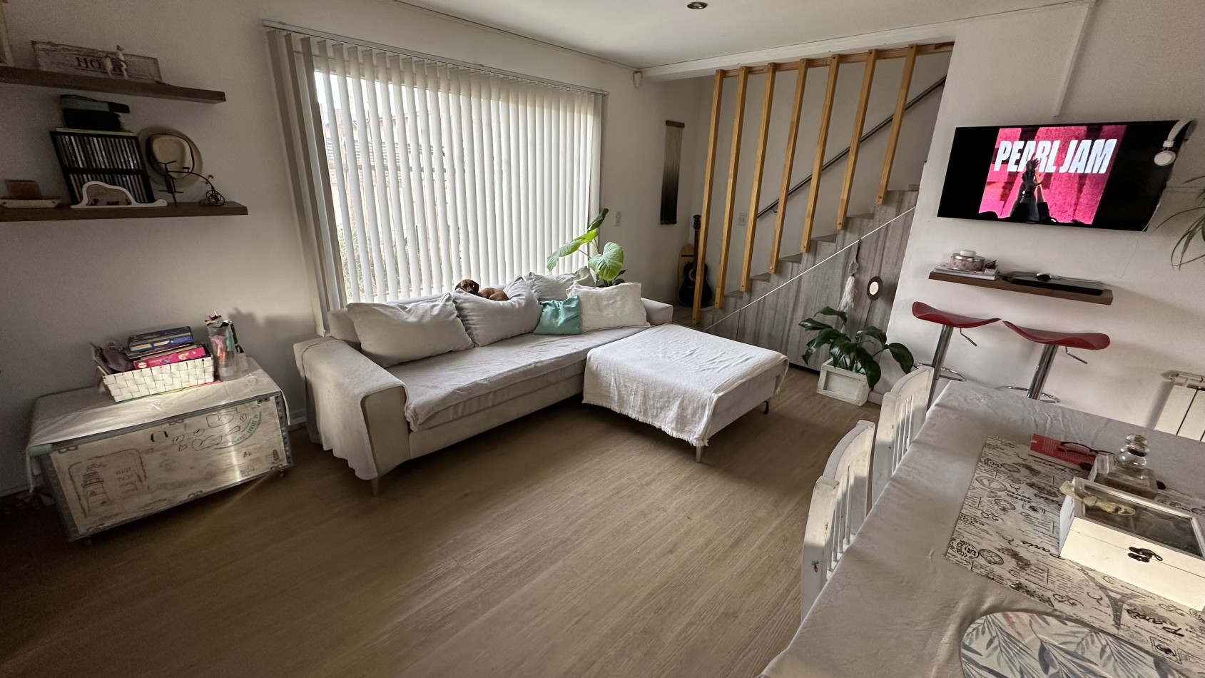 CASA 2 DORMITORIOS CON DEPTO 2 DORMITORIOS EN EL FONDO