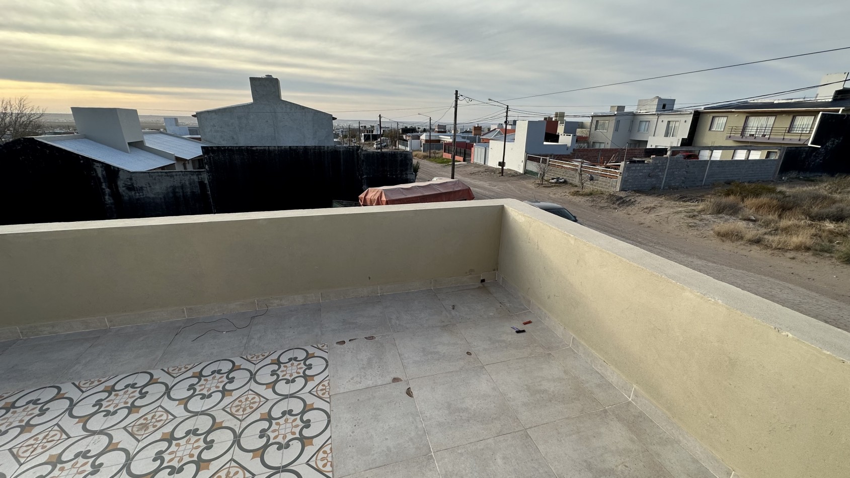 CASA 2 DORMITORIOS CON DEPTO 2 DORMITORIOS EN EL FONDO