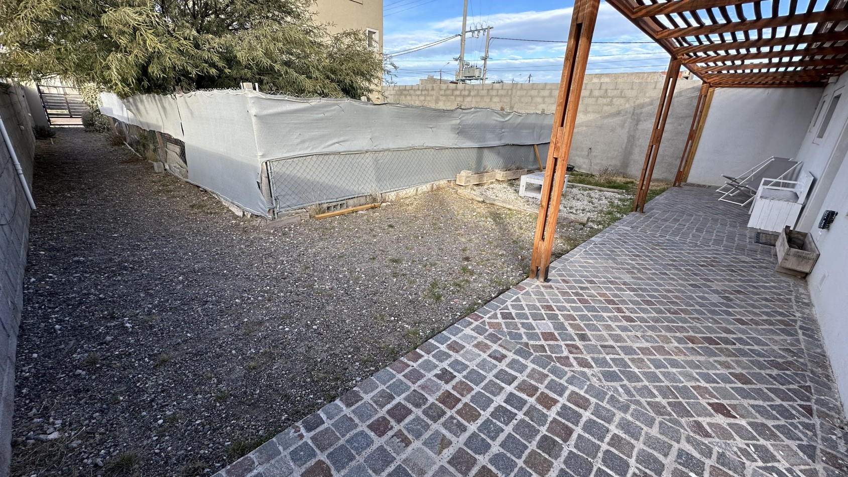 CASA 2 DORMITORIOS CON DEPTO 2 DORMITORIOS EN EL FONDO