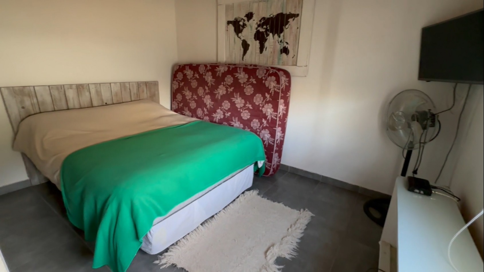 CASA 2 DORMITORIOS CON DEPTO 2 DORMITORIOS EN EL FONDO