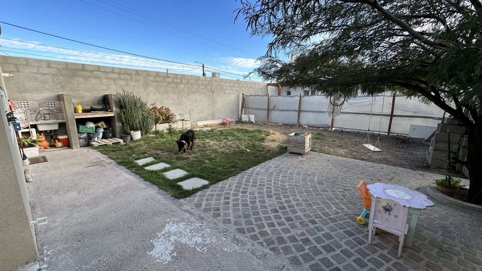 CASA 2 DORMITORIOS CON DEPTO 2 DORMITORIOS EN EL FONDO