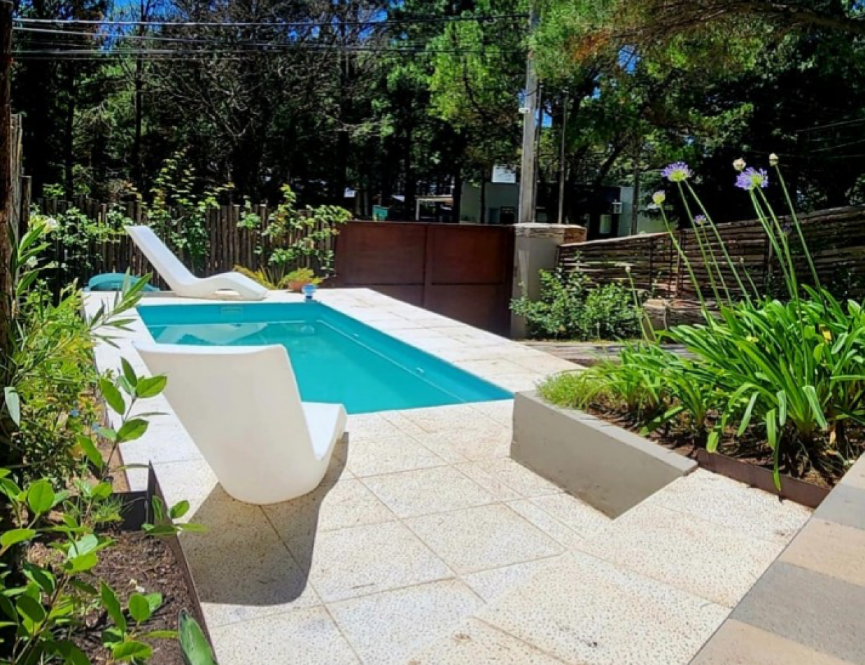 MONTE HERMOSO - EXCELENTE CASA EN VENTA DE 3 DORMITORIOS Y 2 BAÑOS CON PISCINA Y PATIO