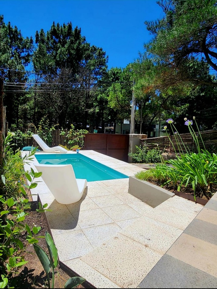 MONTE HERMOSO - EXCELENTE CASA EN VENTA DE 3 DORMITORIOS Y 2 BAÑOS CON PISCINA Y PATIO