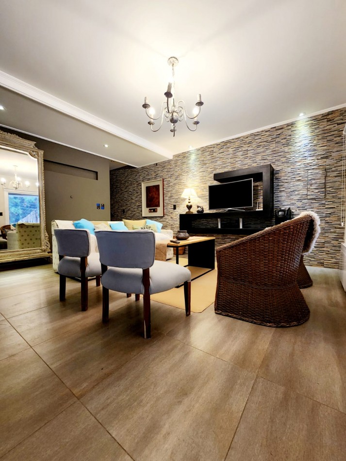 MONTE HERMOSO - EXCELENTE CASA EN VENTA DE 3 DORMITORIOS Y 2 BAÑOS CON PISCINA Y PATIO