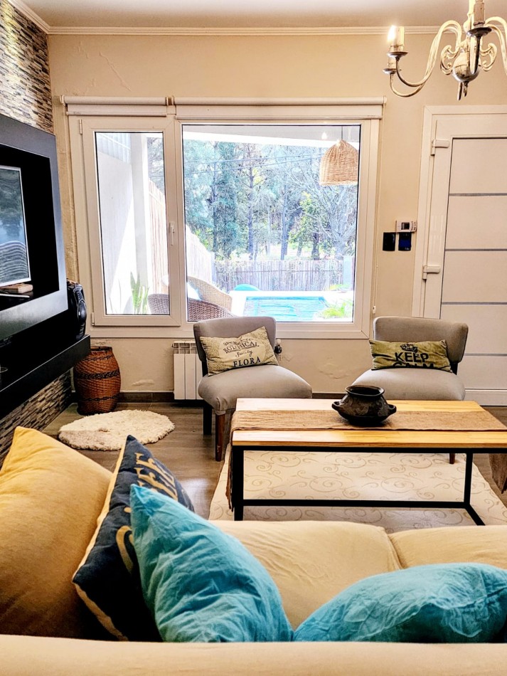 MONTE HERMOSO - EXCELENTE CASA EN VENTA DE 3 DORMITORIOS Y 2 BAÑOS CON PISCINA Y PATIO