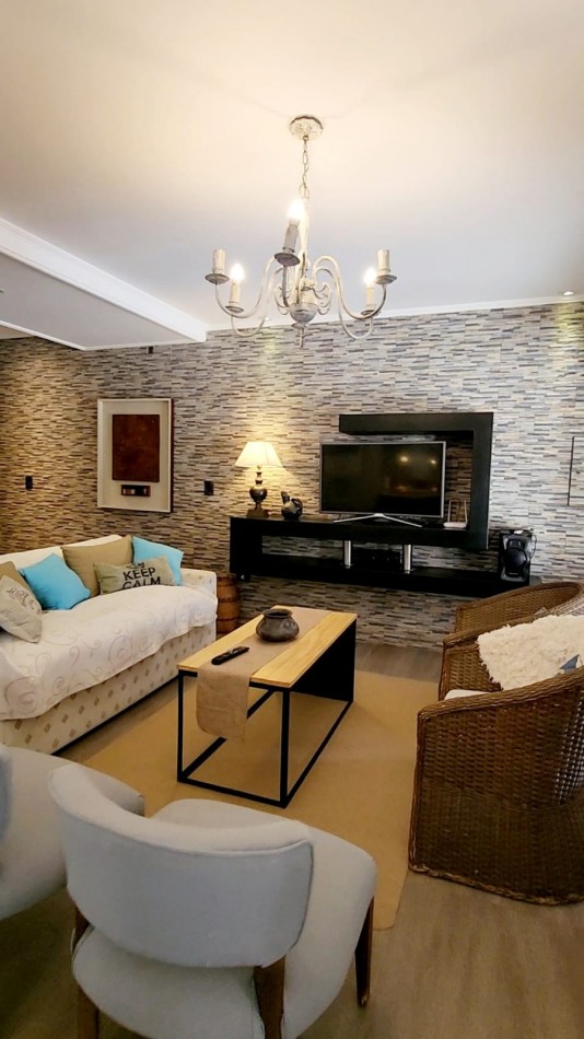 MONTE HERMOSO - EXCELENTE CASA EN VENTA DE 3 DORMITORIOS Y 2 BAÑOS CON PISCINA Y PATIO