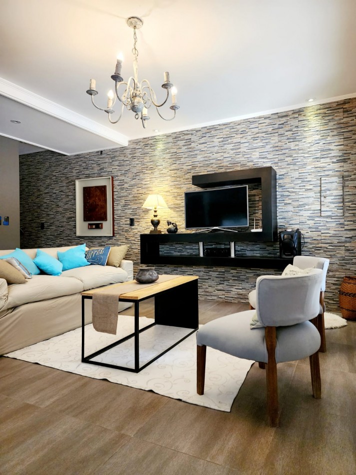 MONTE HERMOSO - EXCELENTE CASA EN VENTA DE 3 DORMITORIOS Y 2 BAÑOS CON PISCINA Y PATIO