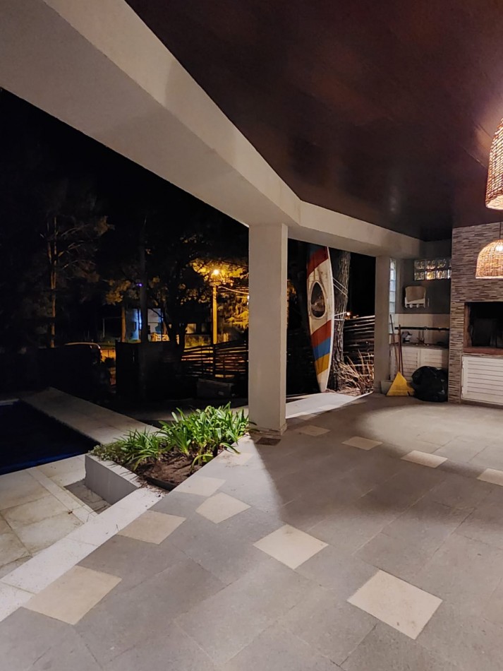 MONTE HERMOSO - EXCELENTE CASA EN VENTA DE 3 DORMITORIOS Y 2 BAÑOS CON PISCINA Y PATIO