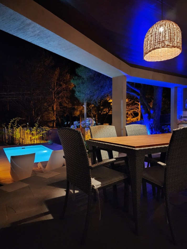 MONTE HERMOSO - EXCELENTE CASA EN VENTA DE 3 DORMITORIOS Y 2 BAÑOS CON PISCINA Y PATIO