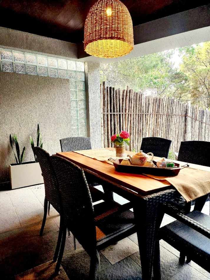 MONTE HERMOSO - EXCELENTE CASA EN VENTA DE 3 DORMITORIOS Y 2 BAÑOS CON PISCINA Y PATIO