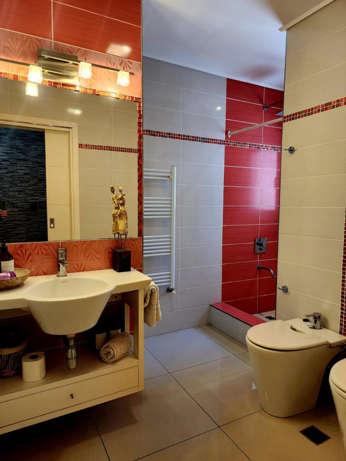 MONTE HERMOSO - EXCELENTE CASA EN VENTA DE 3 DORMITORIOS Y 2 BAÑOS CON PISCINA Y PATIO