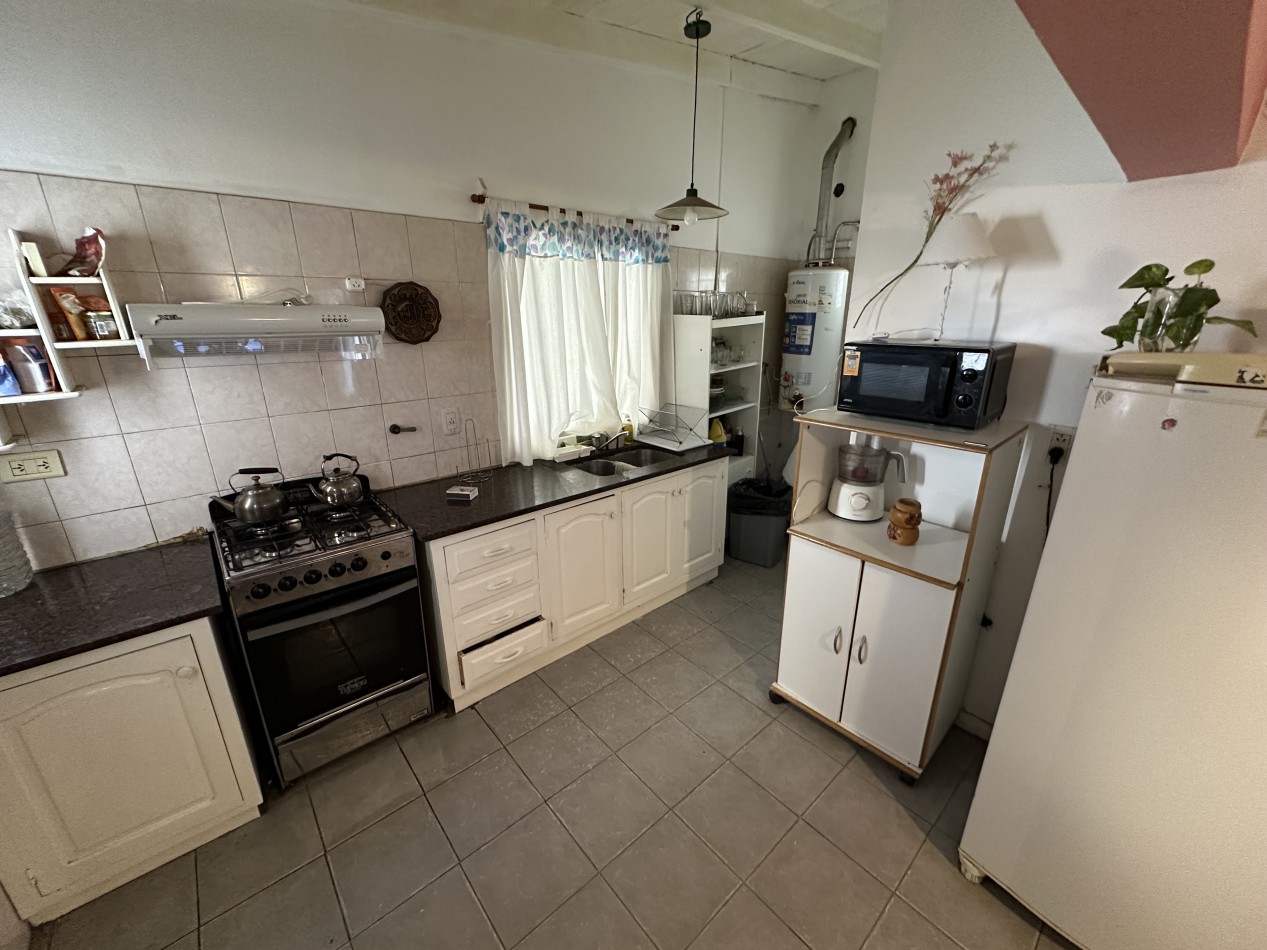 CASA 3 DORMITORIOS CON LOCAL COMERCIAL Y DEPARTAMENTO DE 1 DORMITORIO AL FONDO