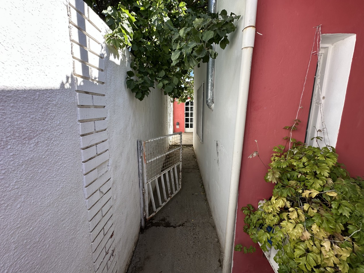 CASA 3 DORMITORIOS CON LOCAL COMERCIAL Y DEPARTAMENTO DE 1 DORMITORIO AL FONDO