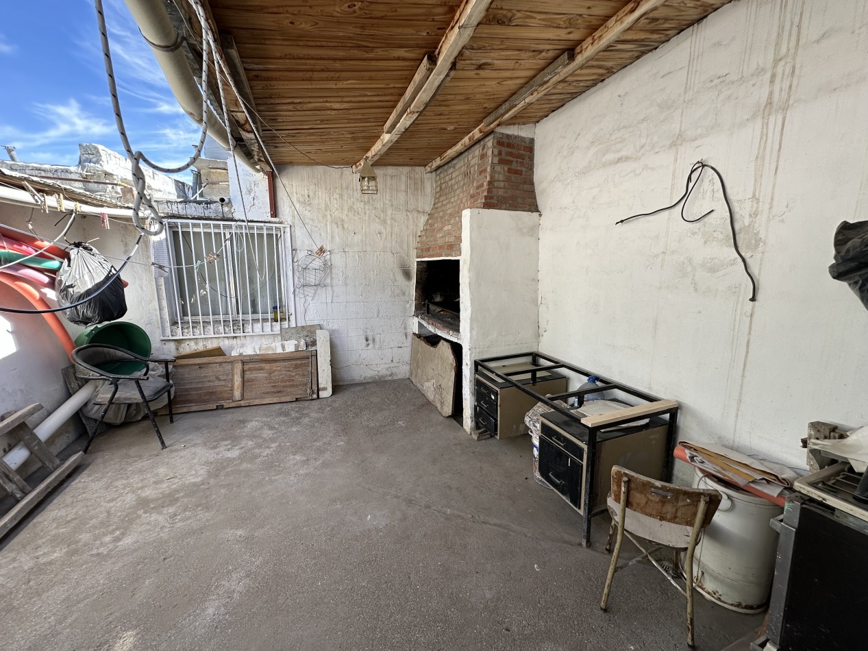 CASA 3 DORMITORIOS CON LOCAL COMERCIAL Y DEPARTAMENTO DE 1 DORMITORIO AL FONDO