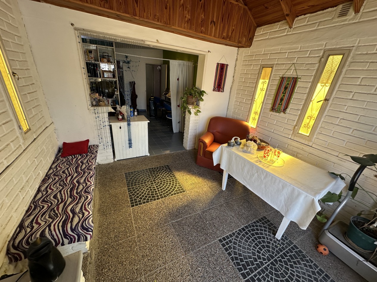 CASA 3 DORMITORIOS CON LOCAL COMERCIAL Y DEPARTAMENTO DE 1 DORMITORIO AL FONDO