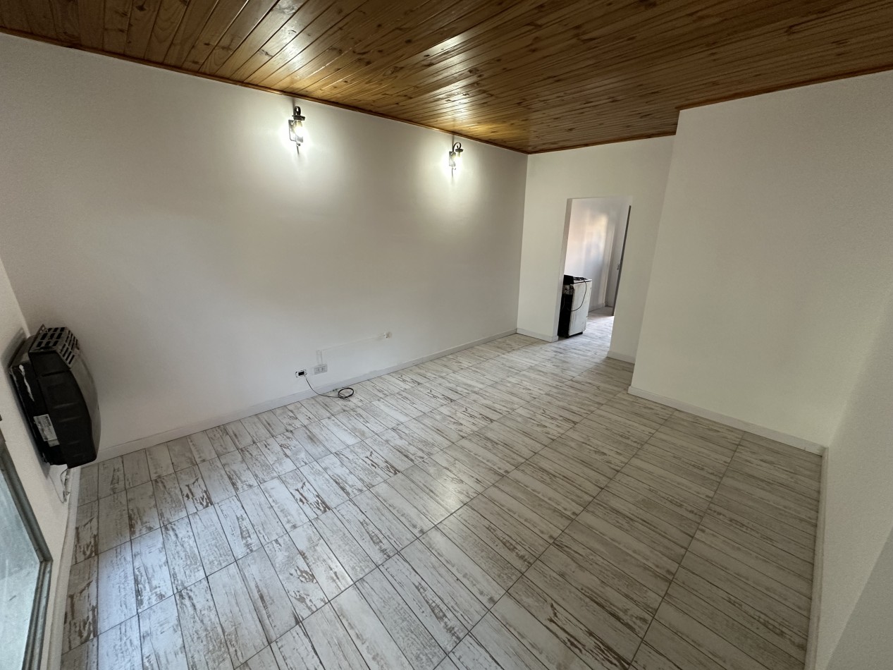 CASA 2 DORMITORIOS CON PATIO Y ENTRADA VEHICULAR BARRIO LA COLINA