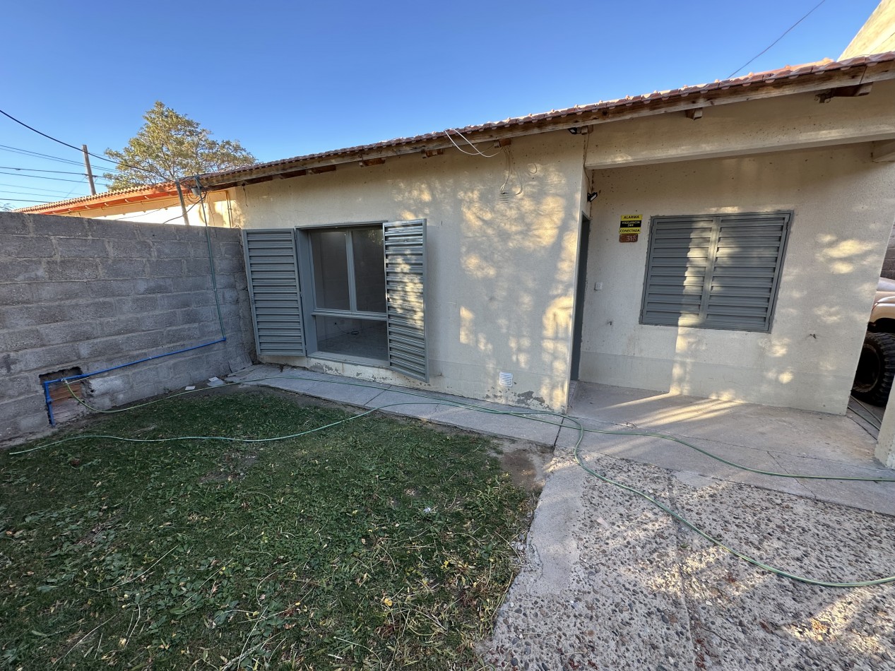 CASA 2 DORMITORIOS CON PATIO Y ENTRADA VEHICULAR BARRIO LA COLINA