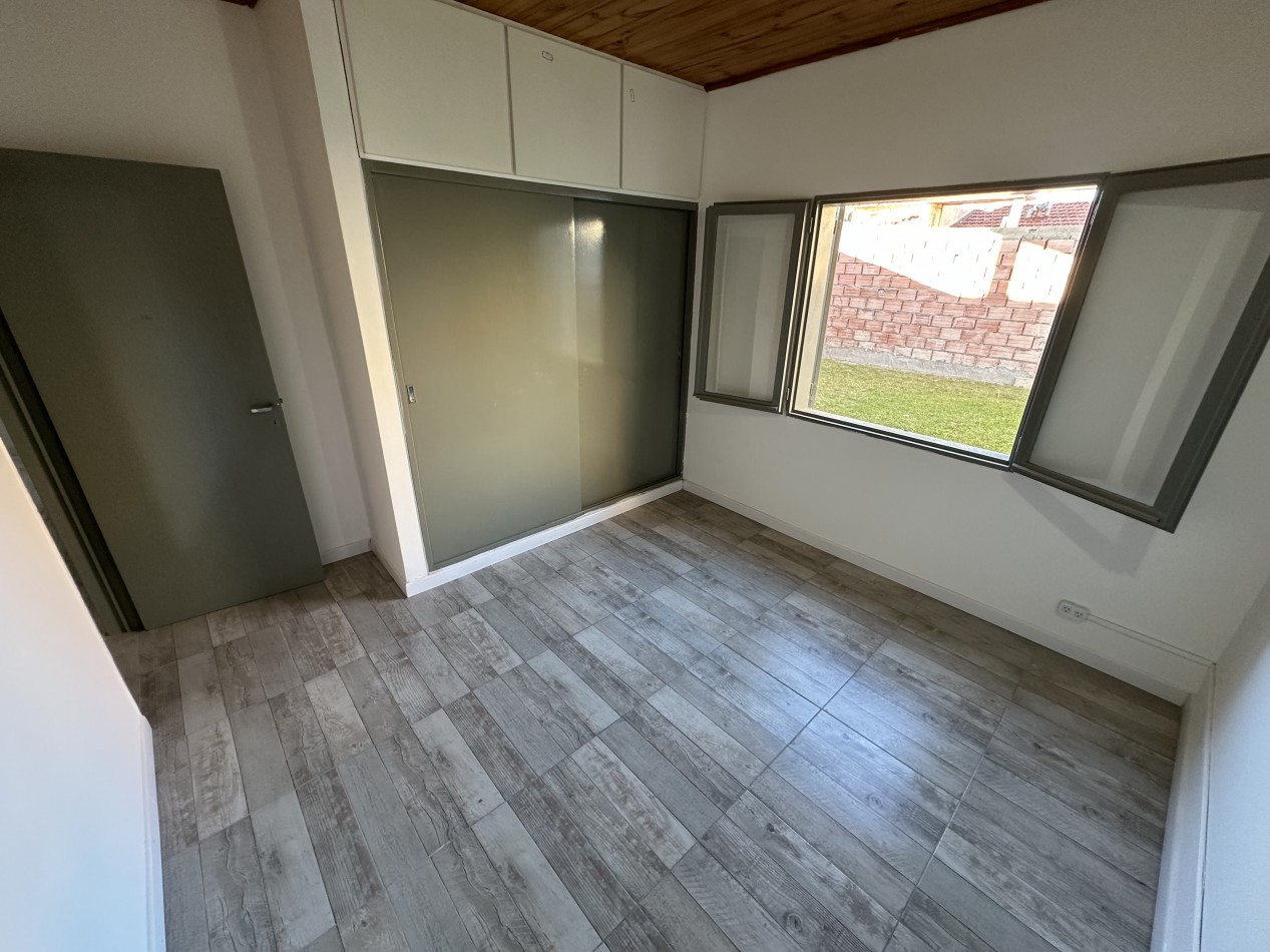 CASA 2 DORMITORIOS CON PATIO Y ENTRADA VEHICULAR BARRIO LA COLINA