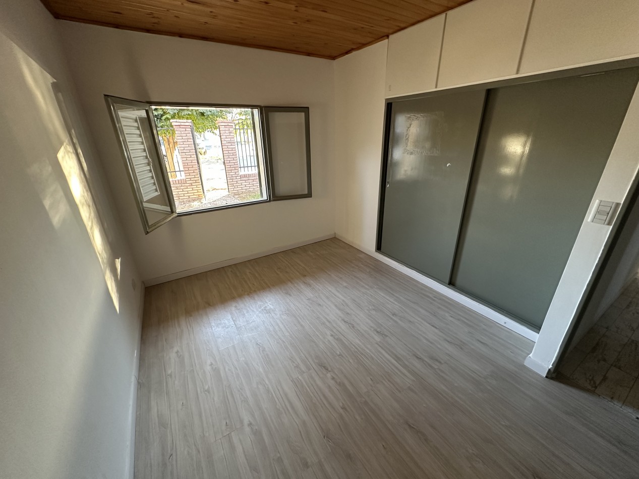 CASA 2 DORMITORIOS CON PATIO Y ENTRADA VEHICULAR BARRIO LA COLINA