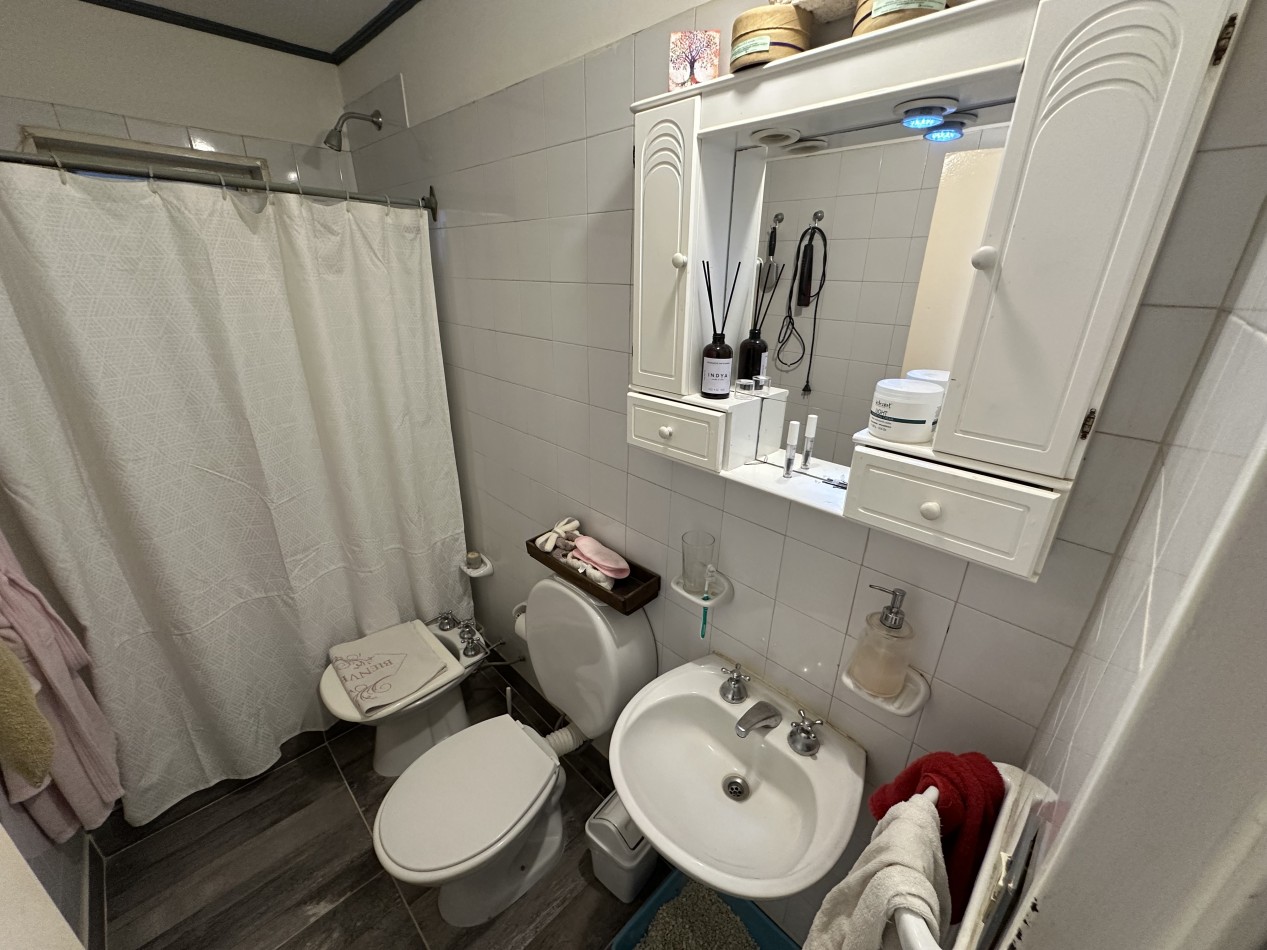 CASA 3 DORMITORIOS EN BARRIO LA COLINA 