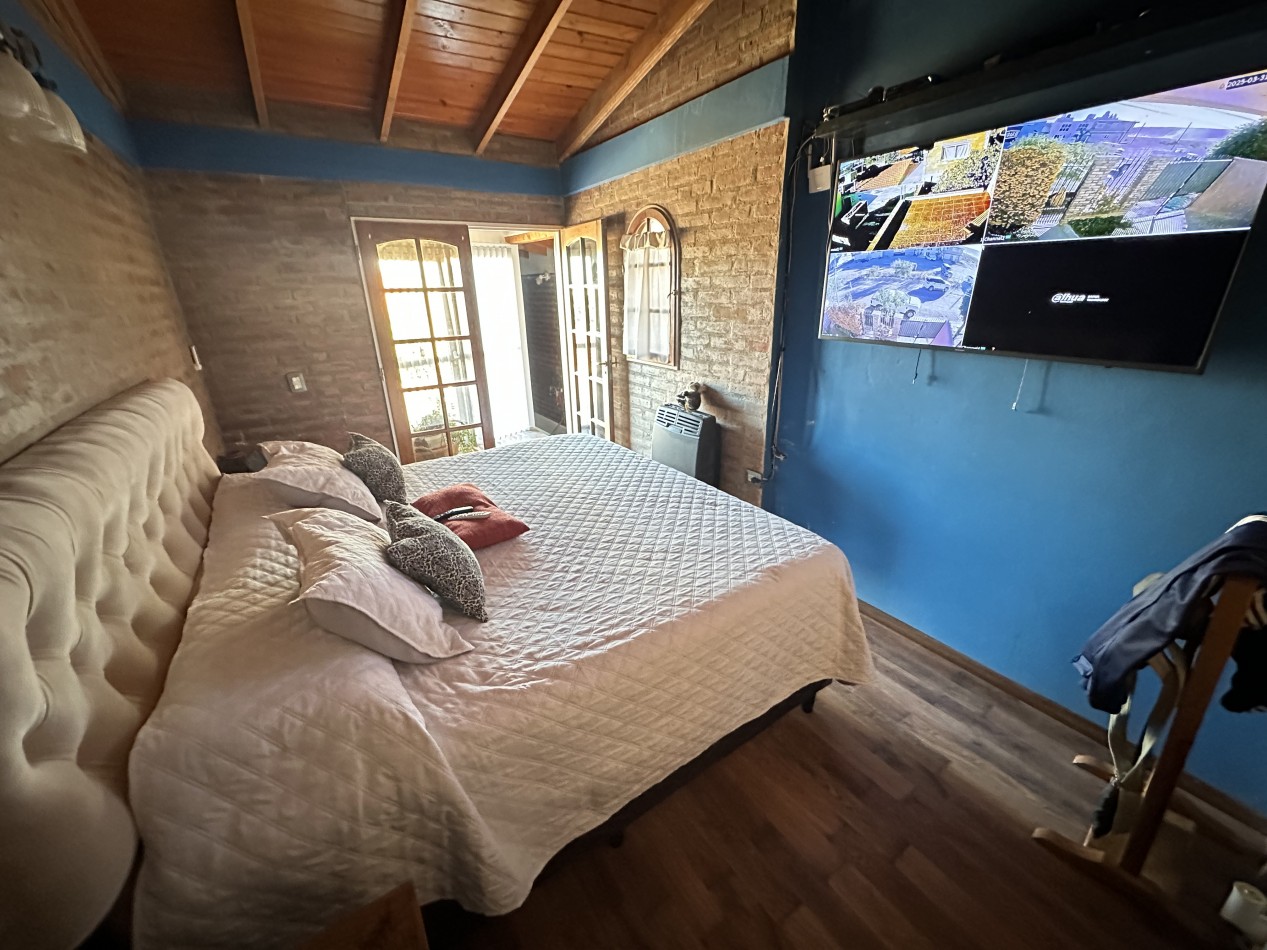 CASA 3 DORMITORIOS EN BARRIO LA COLINA 