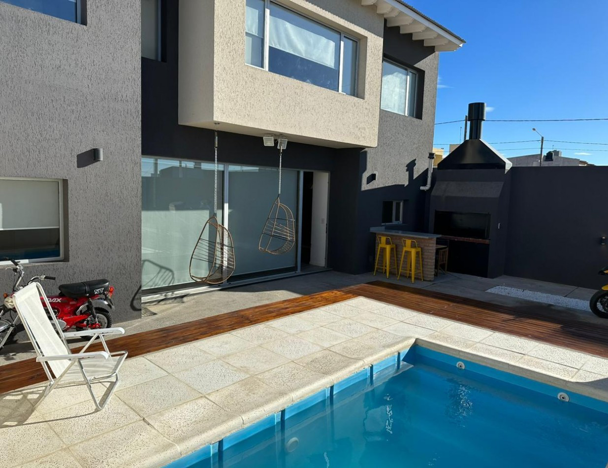 CASA 3 DORMITORIOS CON COCHERA Y PILETA 