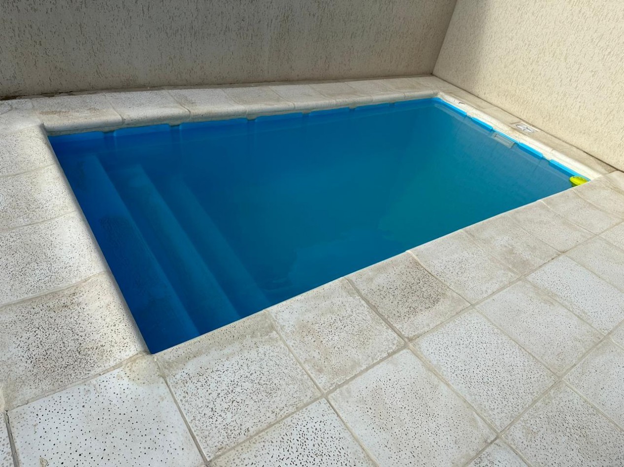 CASA 3 DORMITORIOS CON COCHERA Y PILETA 