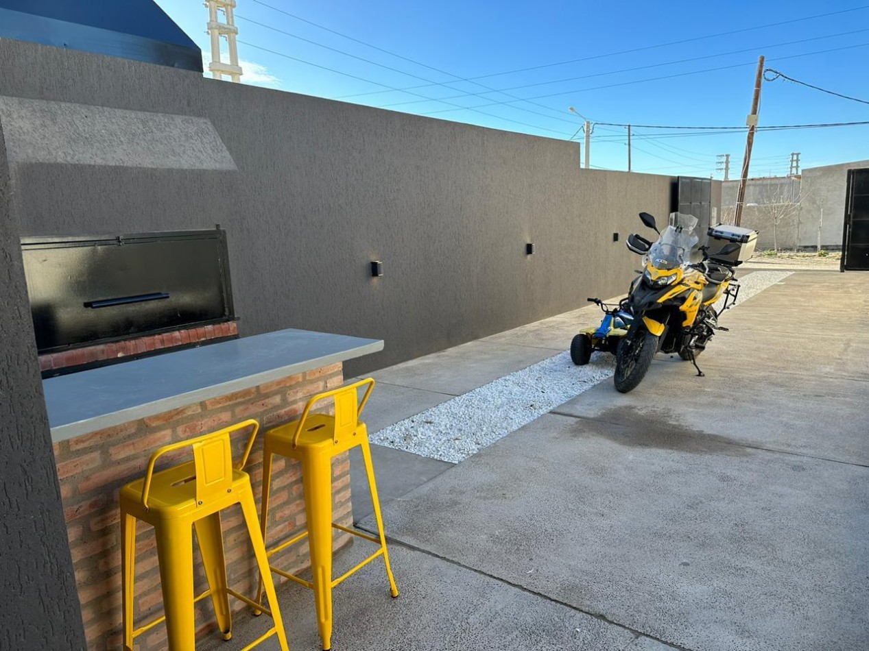 CASA 3 DORMITORIOS CON COCHERA Y PILETA 