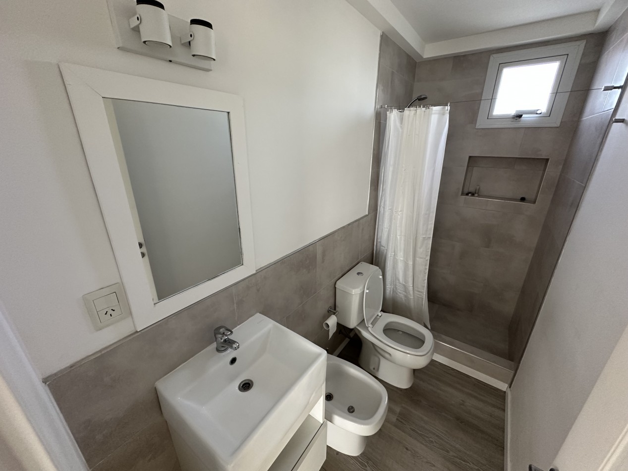 CASA DE 2 DORMITORIOS CON PATIO, QUINCHO Y PILETA 