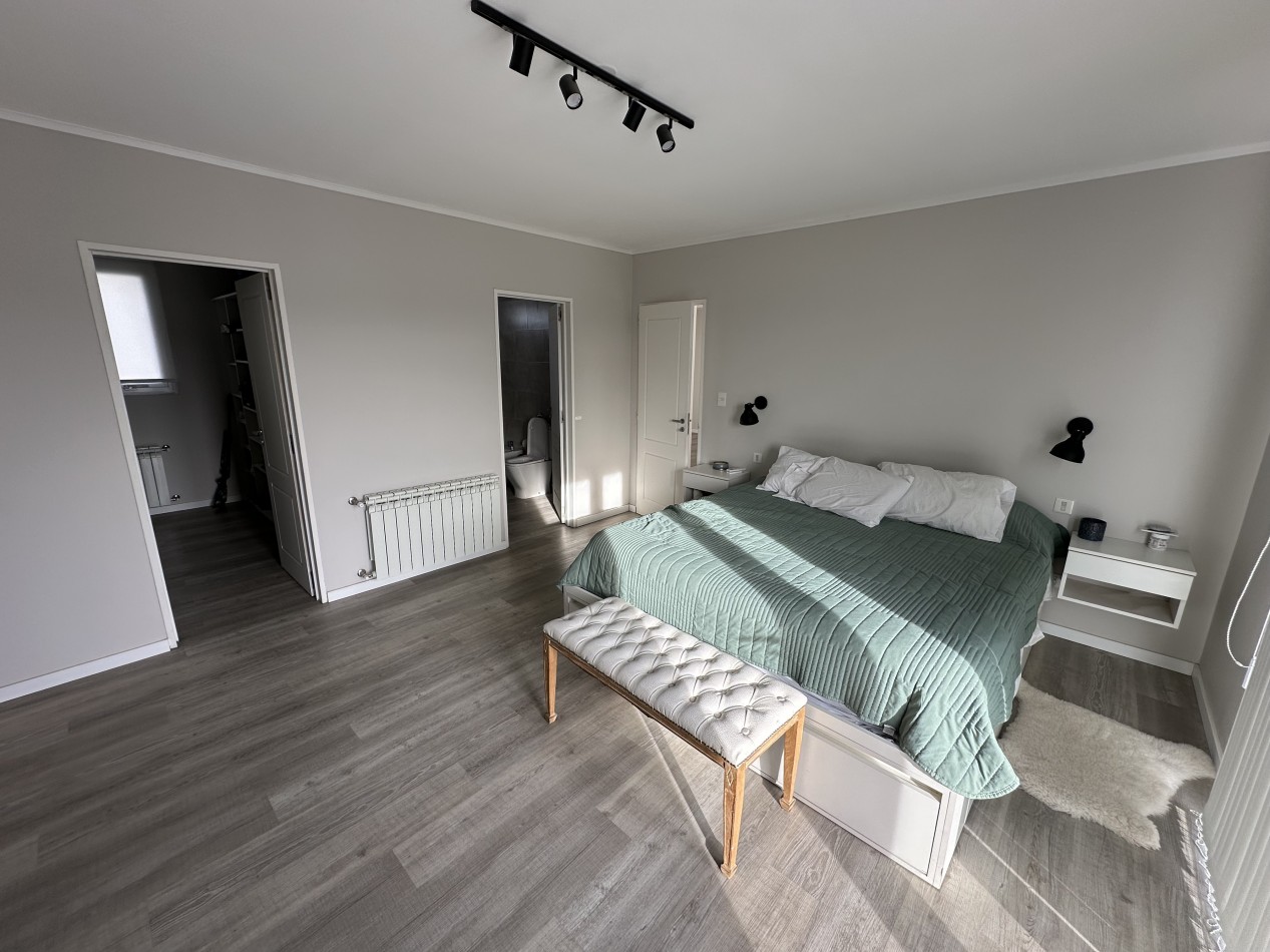 CASA DE 2 DORMITORIOS CON PATIO, QUINCHO Y PILETA 