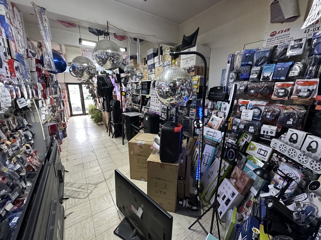 OPORTUNIDAD DE INVERSION - LOCAL CENTRICO + DEPTO 3 DORMITORIOS