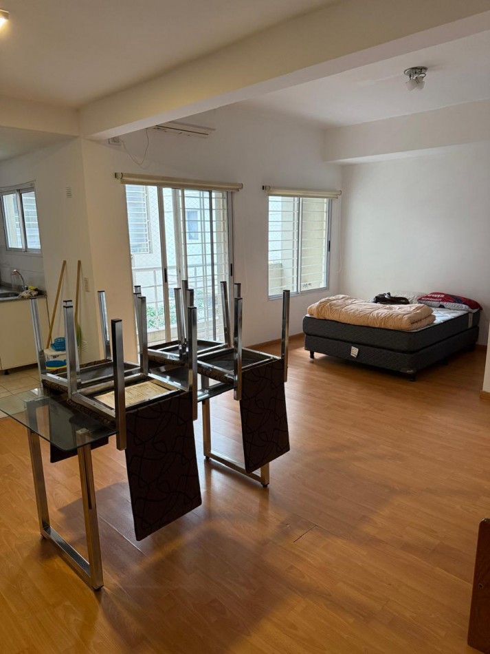 AMPLIO MONOAMBIENTE TIPO LOFT FRENTE A PLAZA VIEJA - VILLA PUEYRREDON