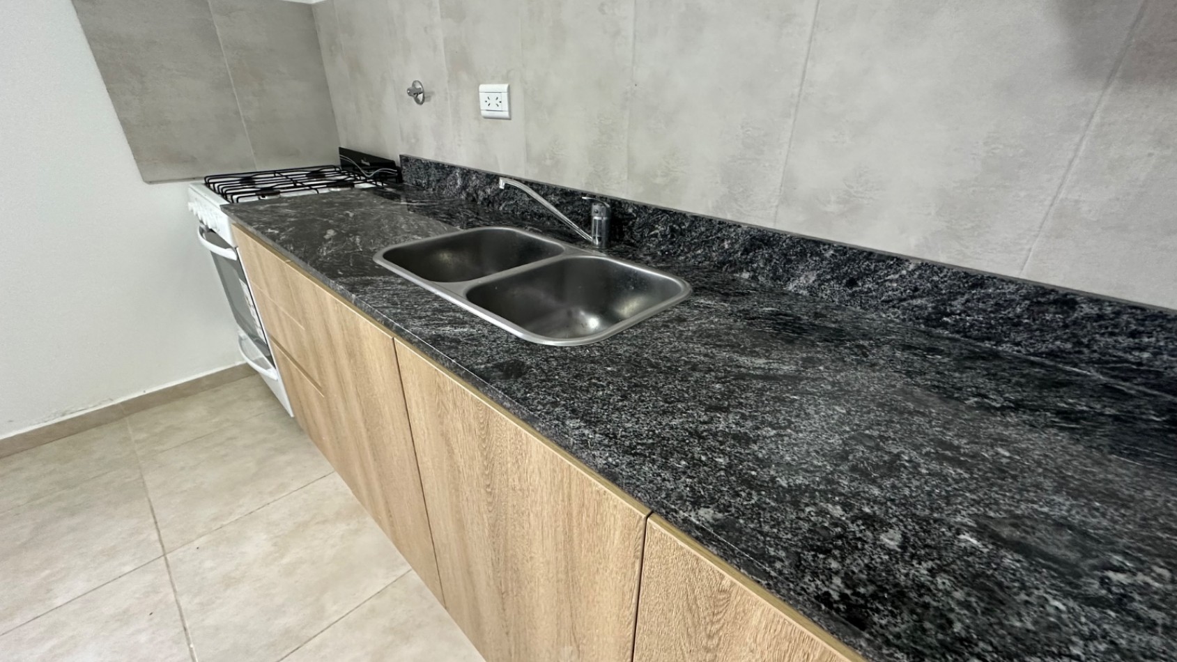 DUPLEX A ESTRENAR CON COCHERA ZONA SUR