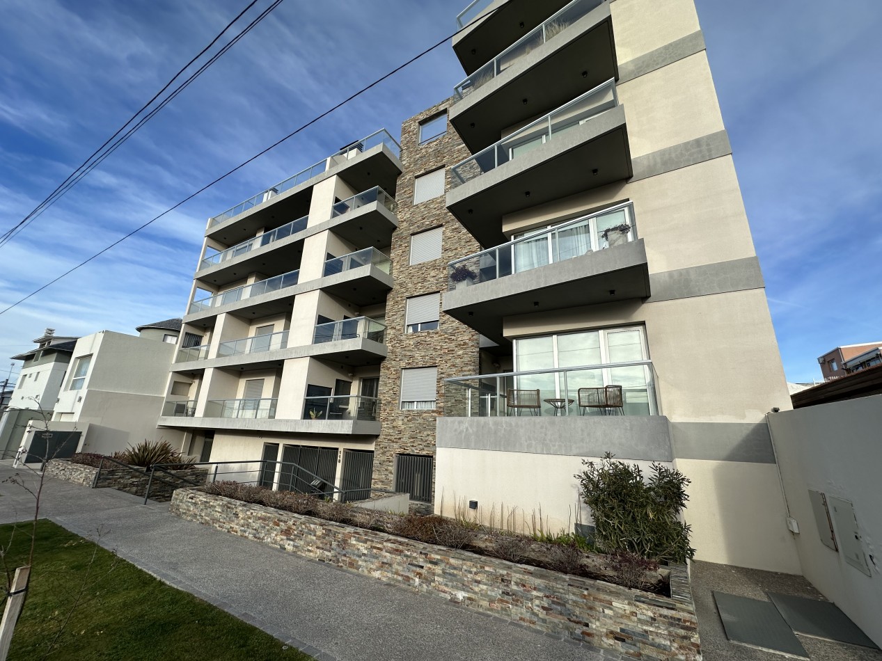 ESPECTACULAR PISO DE CATEGORIA A METROS DEL MAR