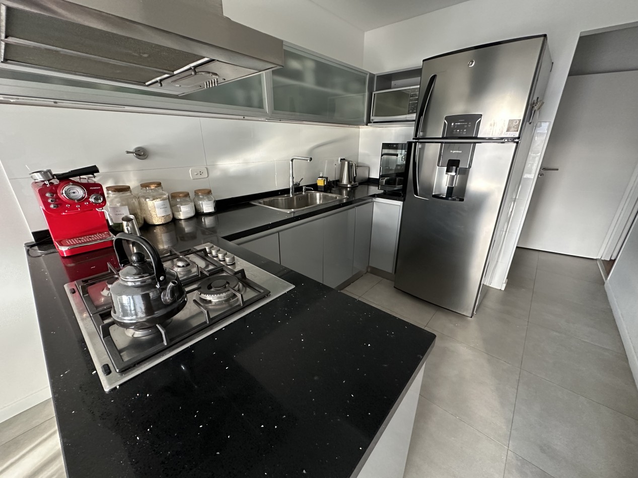 ESPECTACULAR PISO DE CATEGORIA A METROS DEL MAR