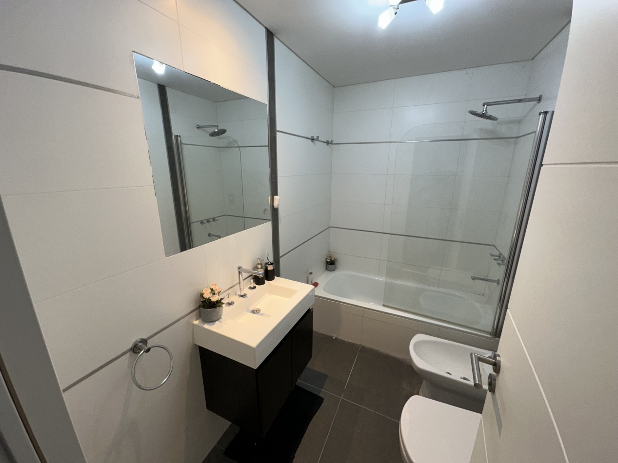 ESPECTACULAR PISO DE CATEGORIA A METROS DEL MAR