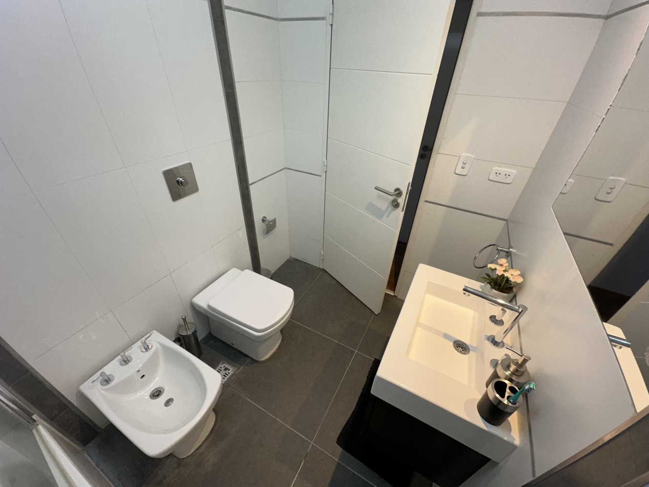 ESPECTACULAR PISO DE CATEGORIA A METROS DEL MAR