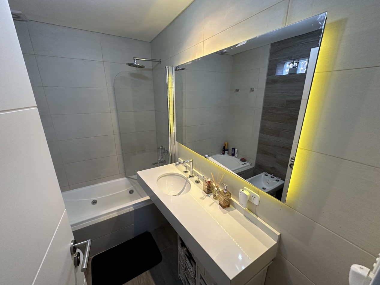 ESPECTACULAR PISO DE CATEGORIA A METROS DEL MAR