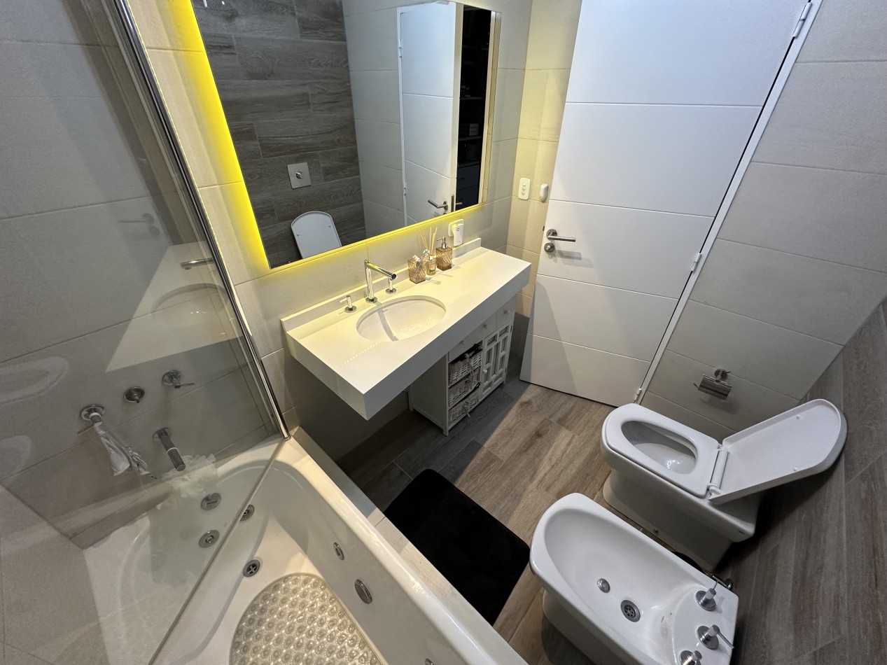 ESPECTACULAR PISO DE CATEGORIA A METROS DEL MAR